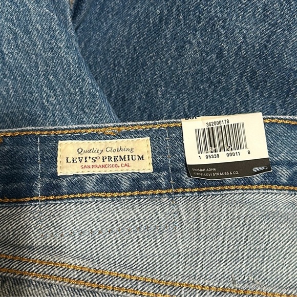 Levi's Women's 501 Cropped Jeans - NWT size 29x26 - Picture 7 of 7